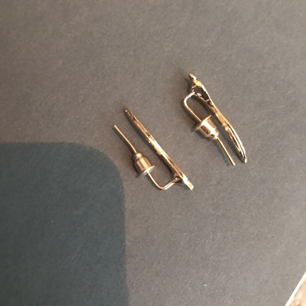 NWT dainty gold or silver ear crawler - Picture 3 of 4